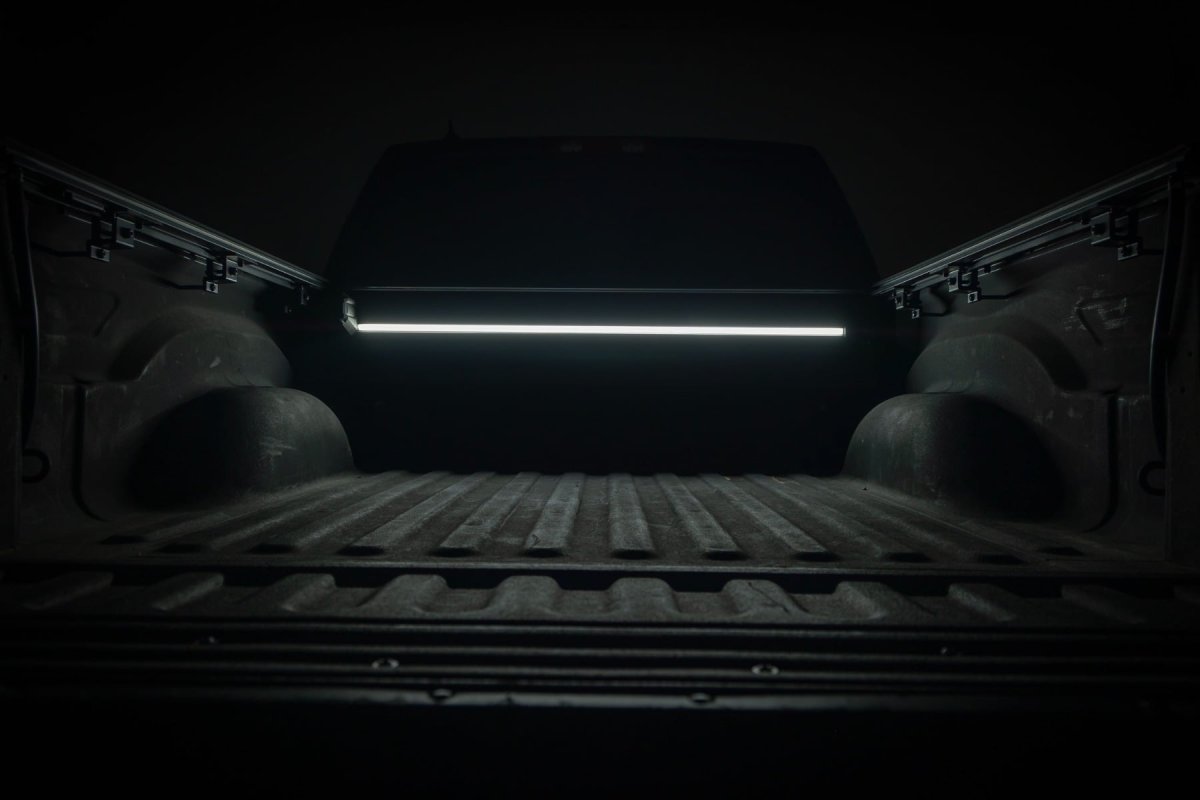 Ram 3500 Powered Bed Cover - Rough Country - Retractable